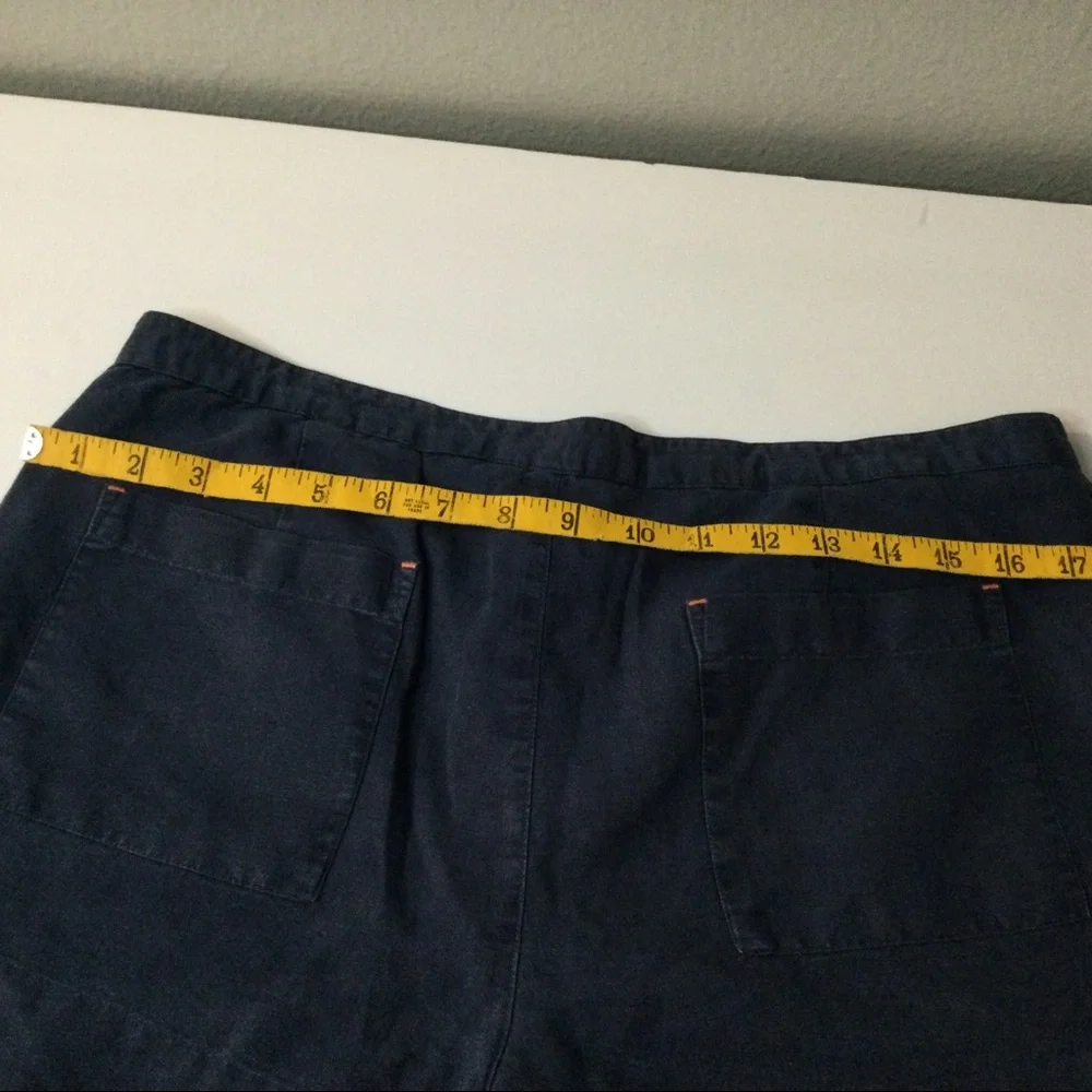Shorts - Picture 4 of 5